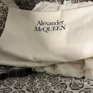 Alexander McQueen | Shoes | Preowned Alexander Mcqueennavy  display picture 3